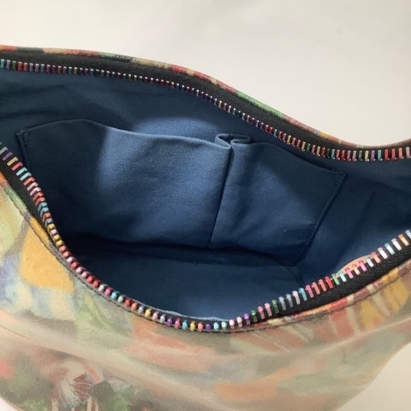 Authentic Dooney and Bourke bag. - Picture 10 of 12